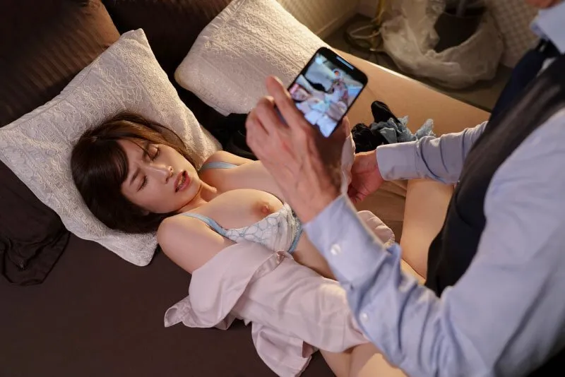 Quản lý chuốc thuốc em thư ký bắt nện cả đêm khi đi làm ăn xa