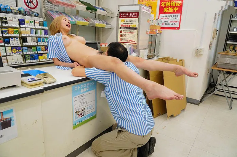 Anh cấp trên tống tình thiên thần nhỏ ngổ ngáo của chủ cửa hàng tiện lợi