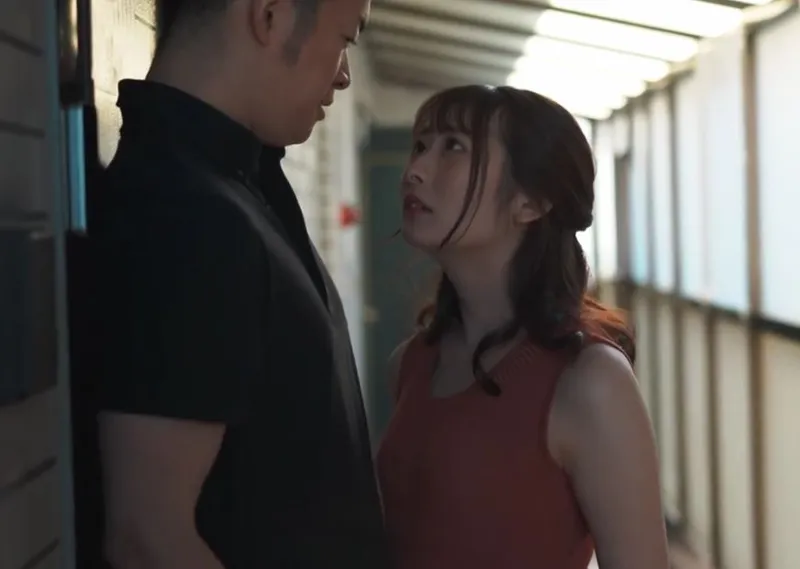 Bà xã mang thai, tôi bị cuốn hút bởi vợ yêu nhà đối diện thường ở nhà một mình