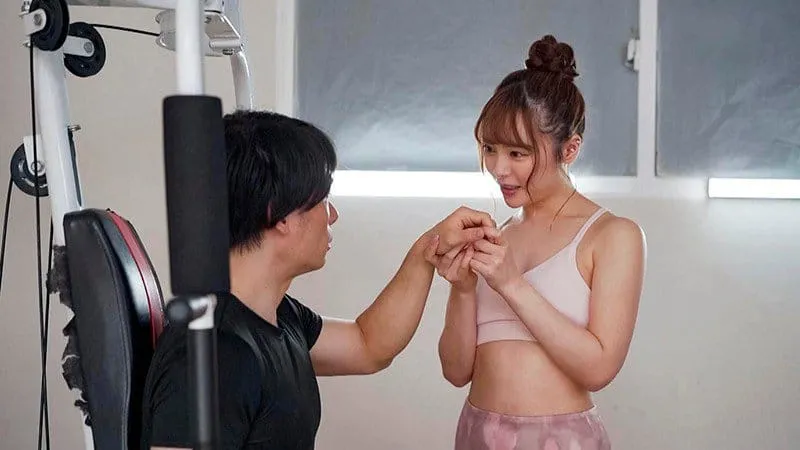 Nữ huấn luyện viên gym và anh ccây hàng học viên số hưởng vl